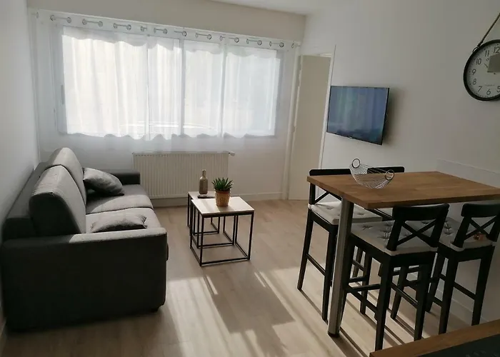 Le Voltaire-sleep In Normandie Saint-Lô