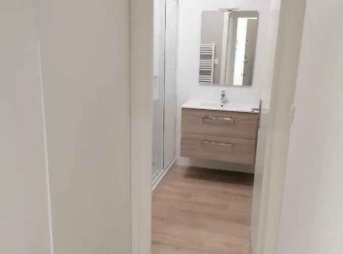 Le Voltaire-sleep In Normandie